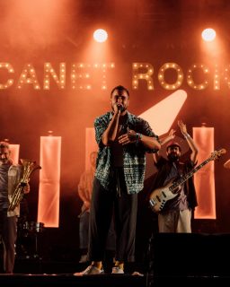 Volem viure fins l’últim minut d’aquesta nit, donant-ho tot i ballant al ritme de la música festiva de @lafumiga 
#canetrock025