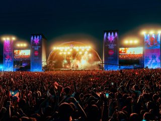 Mes de 5.000 entrades venudes per CanetRock 2026! Quina bogeria. 😳
Sou els millors!
Moltíssimes gràcies! 💜🌸
Us estimem infinit