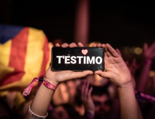 Com ens agrada Sant Jordi!
Que sigueu molt feliços!