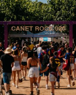 I per fi ha arribat el moment, comença el #canetrock026 🌸
Més de 12h de música per donar la benvinguda a l'estiu! Avui veurem sortir el sol ☀️